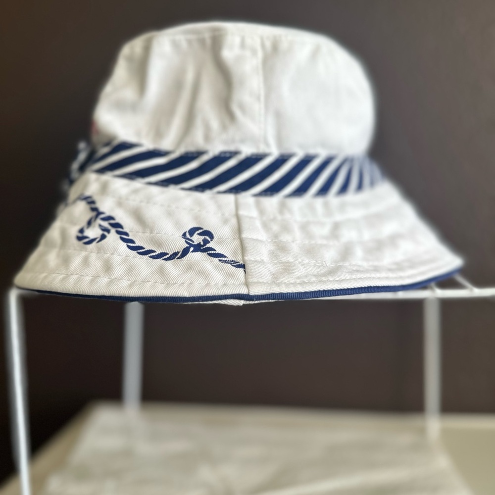 Hello Kitty Bucket Hat - Picture 5 of 11